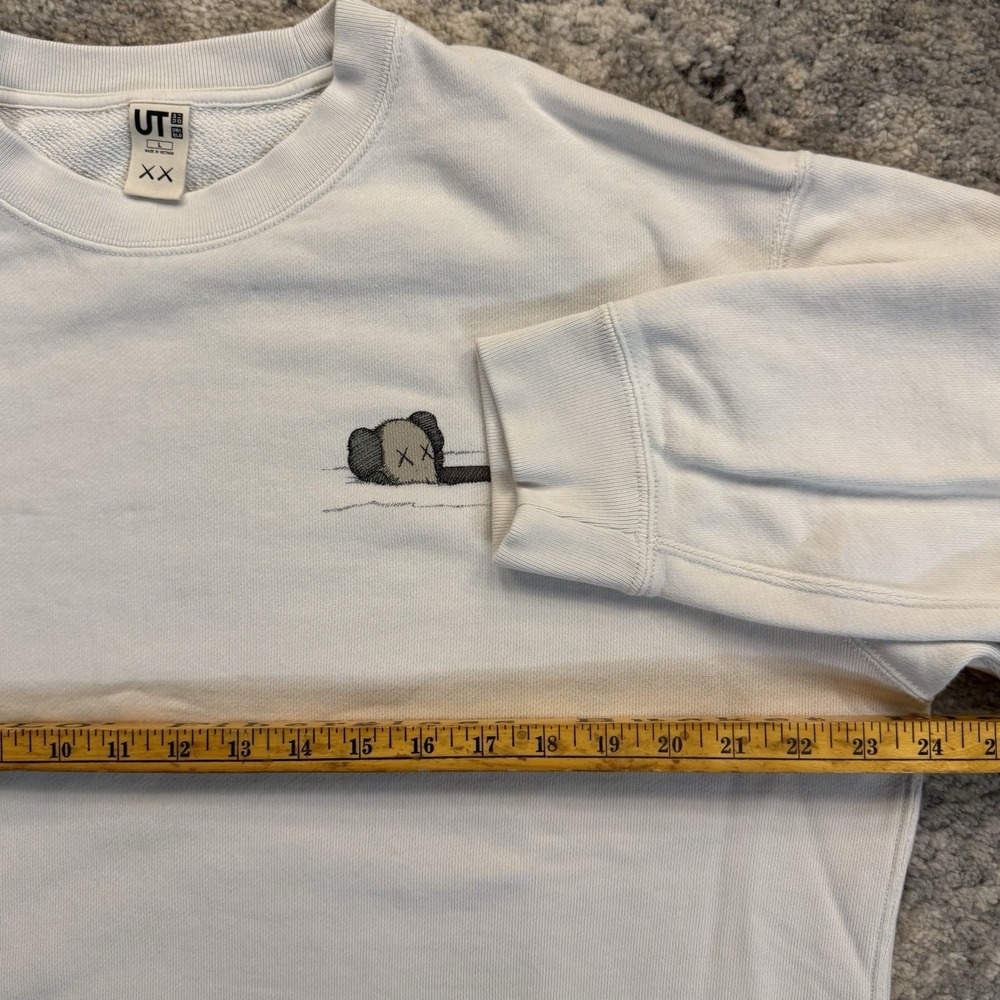 KAWS x Uniqlo Longsleeve Sweatshirt Cream White Size Large - Picture 10 of 11